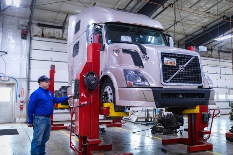 How to Choose the Right Heavy Truck Repair Shop: 6 Key Factors